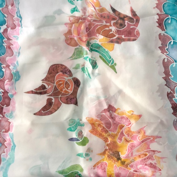 VTG  Custom-printed  and  hand-rolled 100% Silk Gorgeous Oblong Scarf - Picture 3 of 16